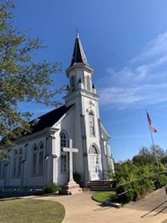 picture of a white church 